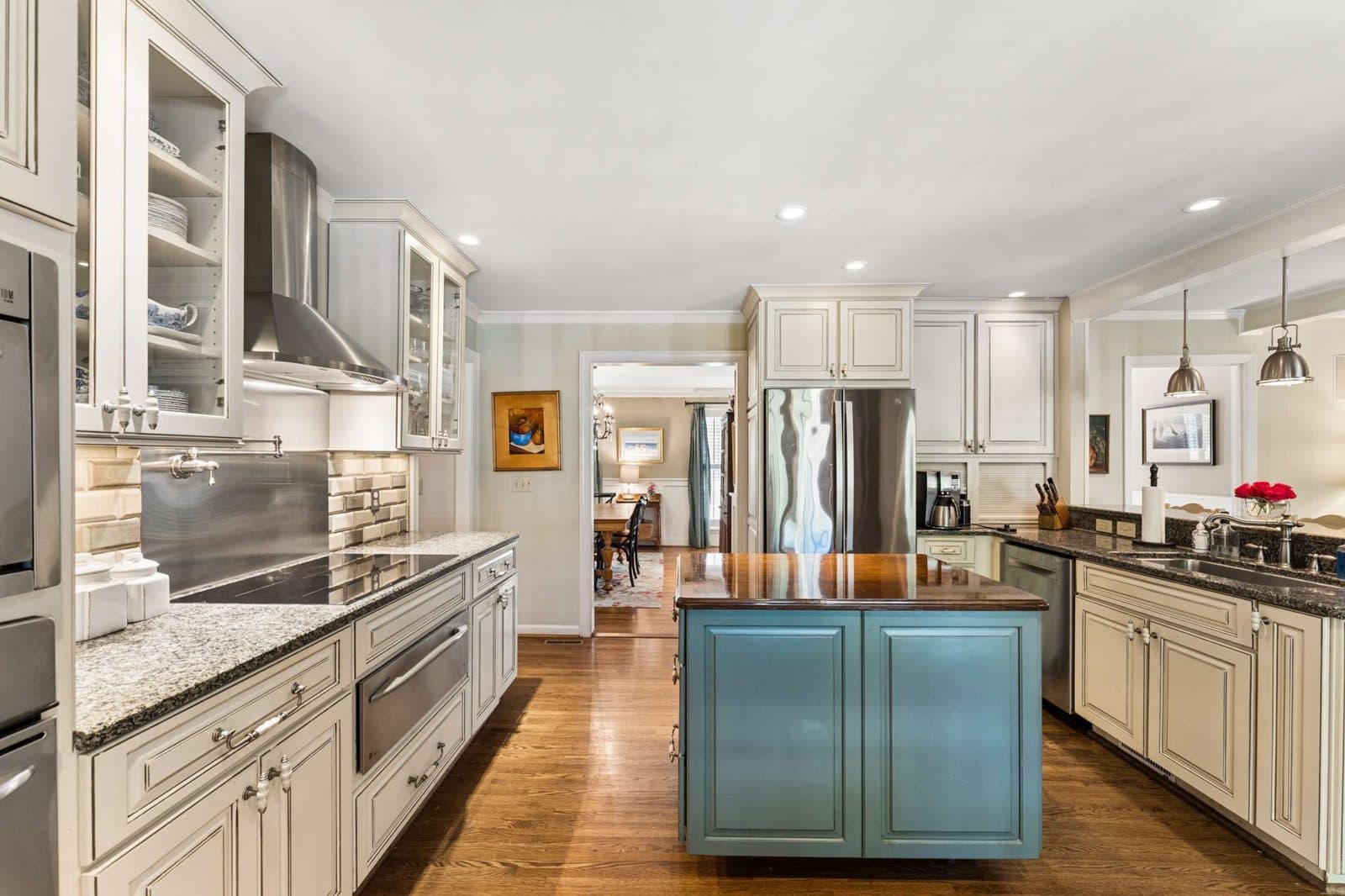 Kitchen with two islands at 806 Willowdale Ct, Oak Hill Nashville
